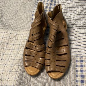 Earth Vela Multi-strap Peep-toe Booties - 11D